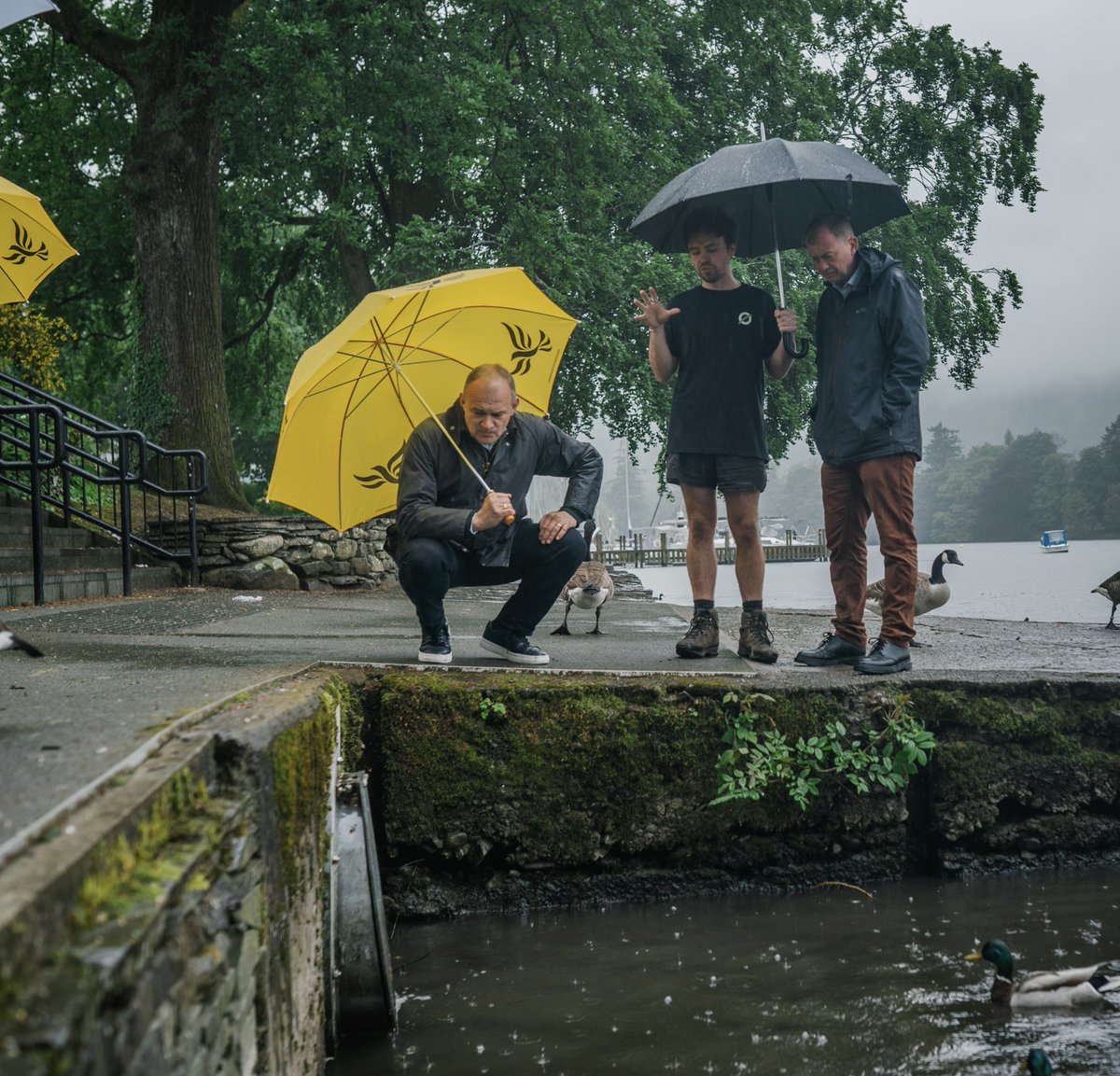 Although we politely declined the offer to join @LibDems leader @EdwardJDavey and @timfarron paddle boarding in the p*ssing rain, we did take Ed to see one of the pipes from which United Utilities dumps sewage into Windermere. 

Most importantly we gave him our ‘Plan to Save