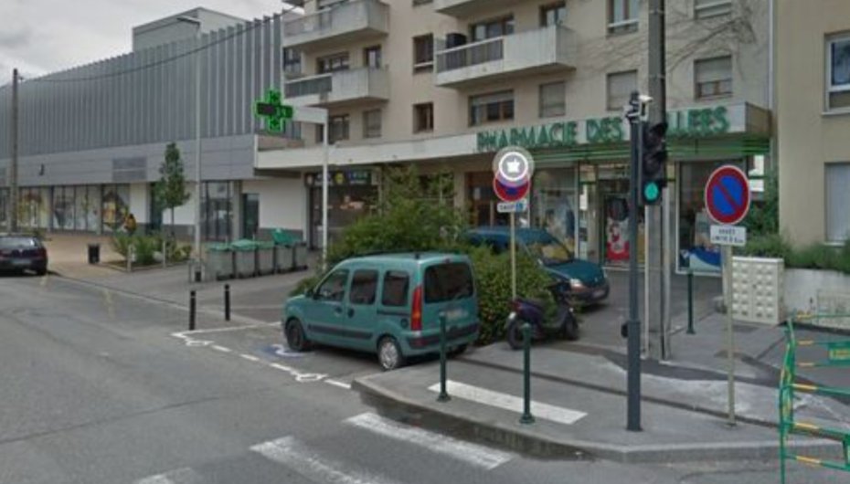 Poignardé hier lors d’une bagarre dans le centre ville d’#Annemasse dans l’est de la France, l'homme de 23 ans est décédé. 2 hommes (dont l’agresseur présumé) ont été interpellés en #Suisse. Notre journal des infos en plus est ici: mediasinfosblog.wordpress.com/2024/05/29/ret…