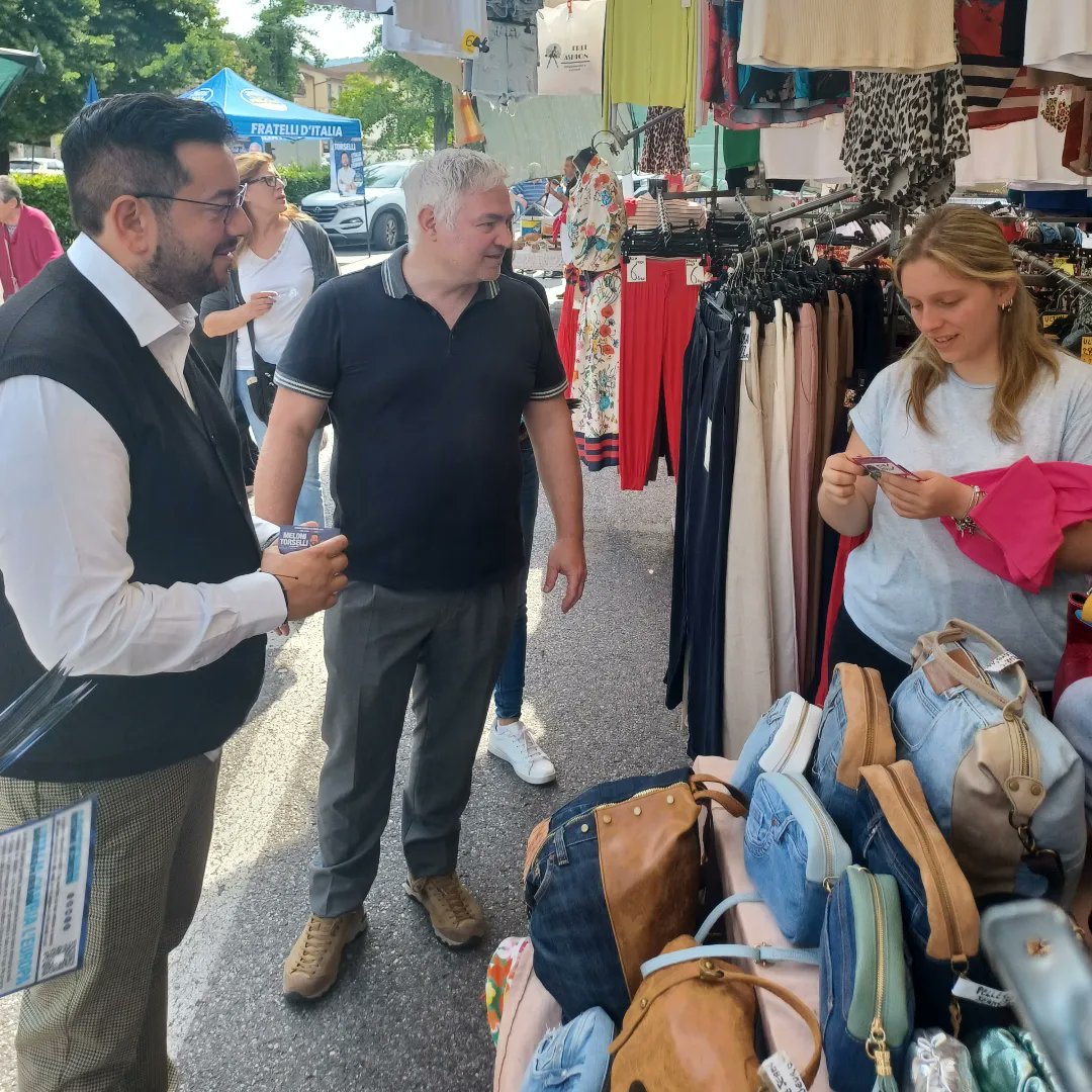 Continua il mio impegno in vista delle elezioni Europee. Ieri sono stato davanti alla sede di Hitachi a Pistoia per discutere di come vanno le cose nell’azienda. Questa mattina sono stato al mercato di Bagno a Ripoli con al candidato Sindaco Michele Barbarossa.