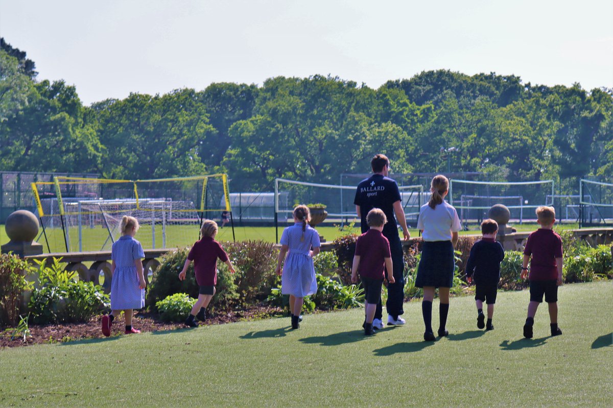 BallardSchool's tweet photo. Year 2 took their Mandarin Club outdoors in the glorious sunshine, adding several new words to their vocabulary including flower and cloud.
#PrePrep #Year2 #MandarinClub #AfterSchoolClub #CoCurricular #OpportunitiesAtBallard https://t.co/7qMB1G84vP