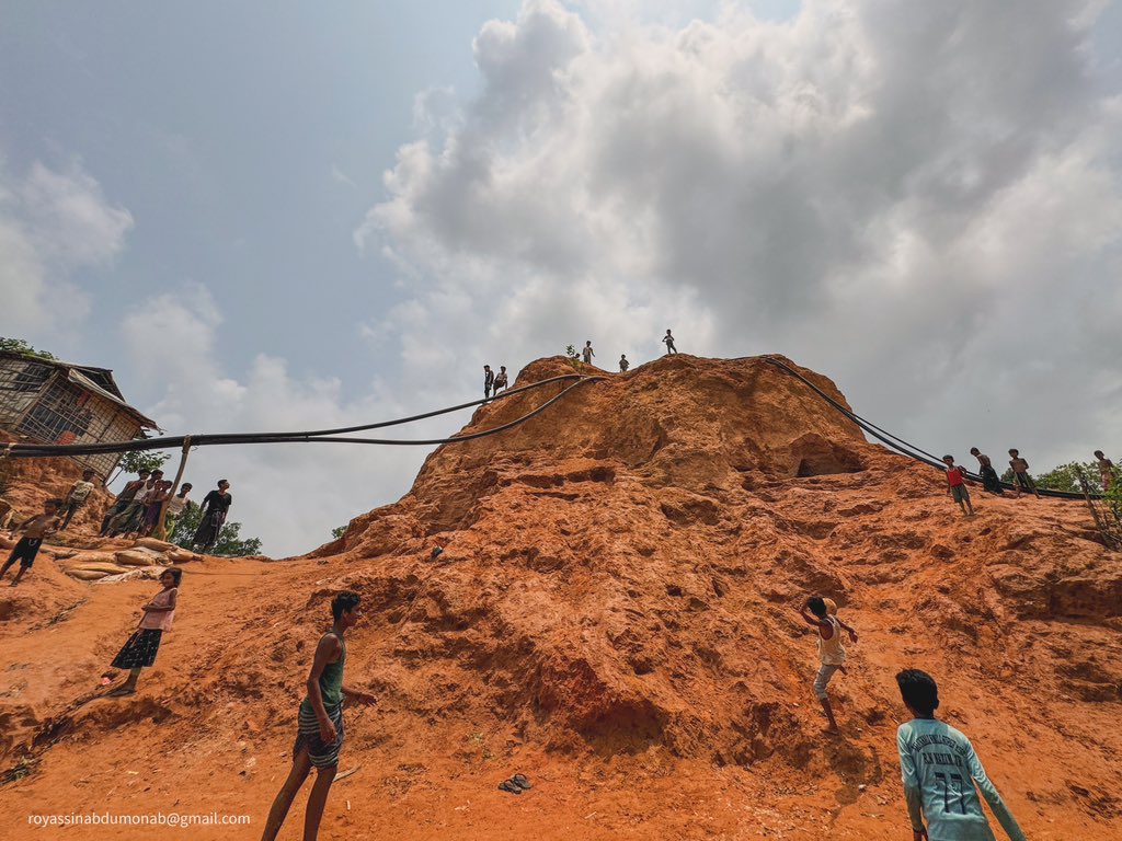 The sandhill where many children like to play on top and beside of it but it is too risky for the children as the landslide might happen anytime. 

#streetphotography #Rohingyacamp
#refugeecamp #refugeestories #documentaryphotography #photojournalism
#rohingyatographer #camplife