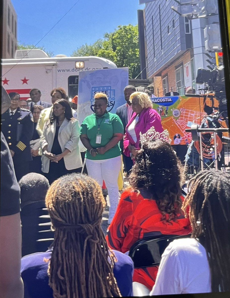 Love my Ward 8 FAM! Had a blast last week at the W8 safety corridor event. Extra proud of the amazing @MissAveSE !!! She was named Manager of the @ward8mocrs ! But safety is an action word…we should ALL be working towards safety in our neighborhoods. Period! #ward8 #ward8mom