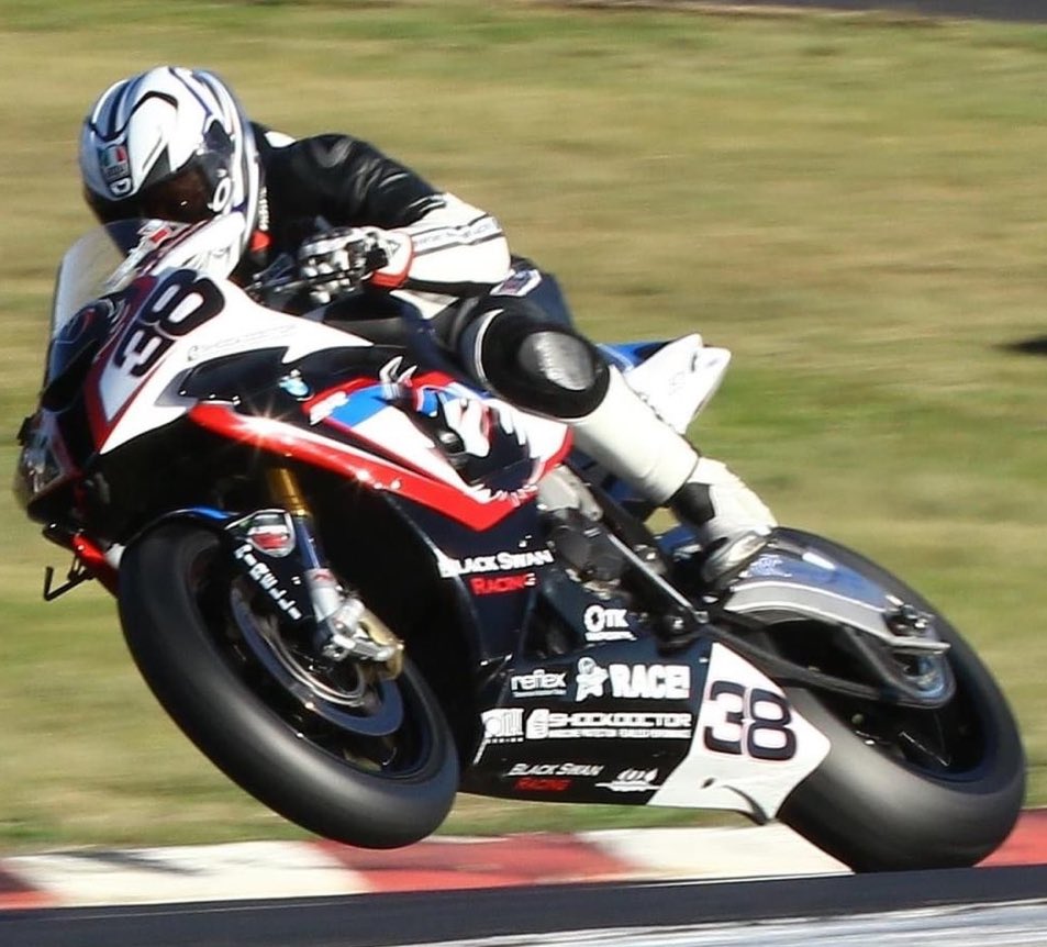 Lance Isaacs 🇿🇦3️⃣8️⃣🏁
#WheelieWednesday <a href="/Lancelot38/">Lance Isaacs</a>