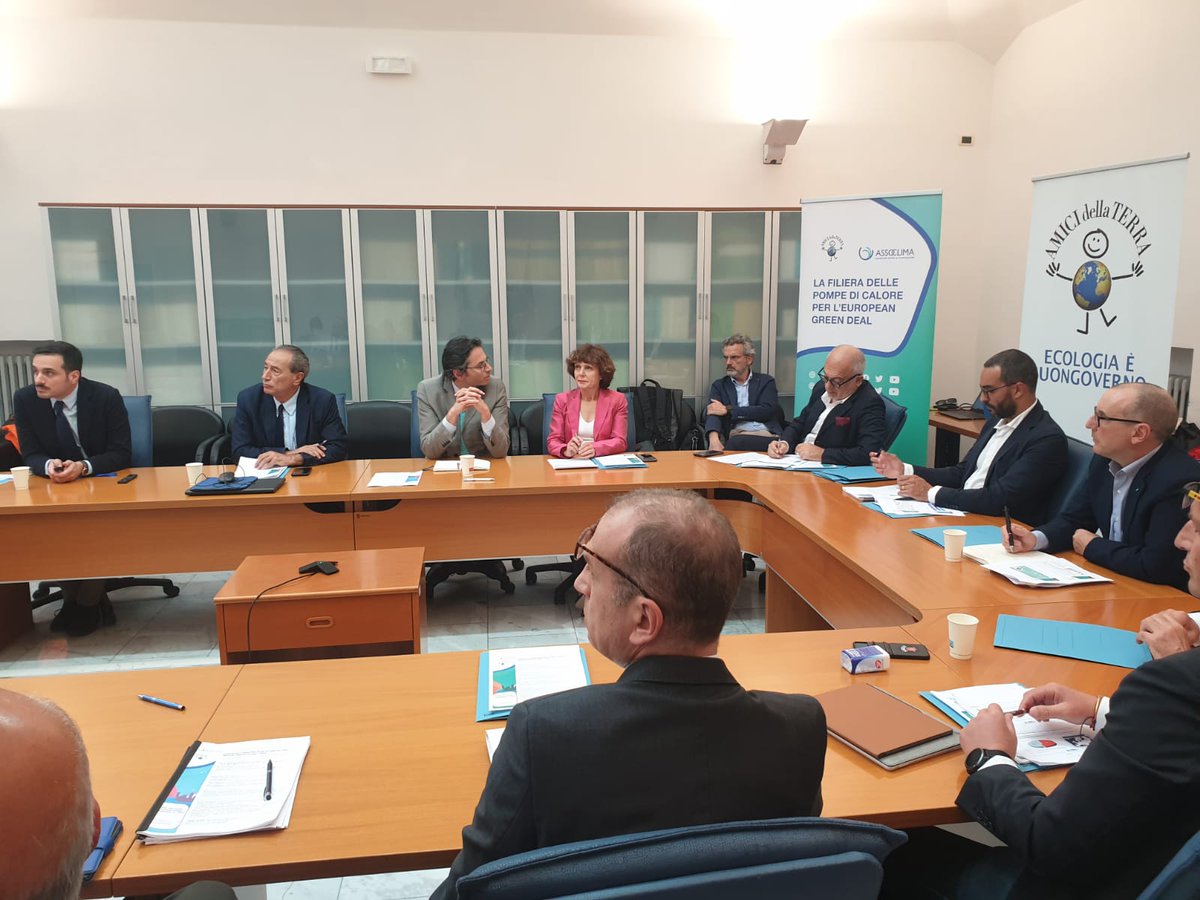 amicidellaterra's tweet image. Oggi un workshop organizzato insieme ad @assoclima presso @MASE_IT sul ruolo delle pompe di calore nel nuovo PNIEC. 

Introducono @tommasimoni, Federico Musazzi e Alessandro Noce.

#Innovazione, #elettricità, #efficienza e #rinnovabili per decarbonizzare i consumi degli edifici.