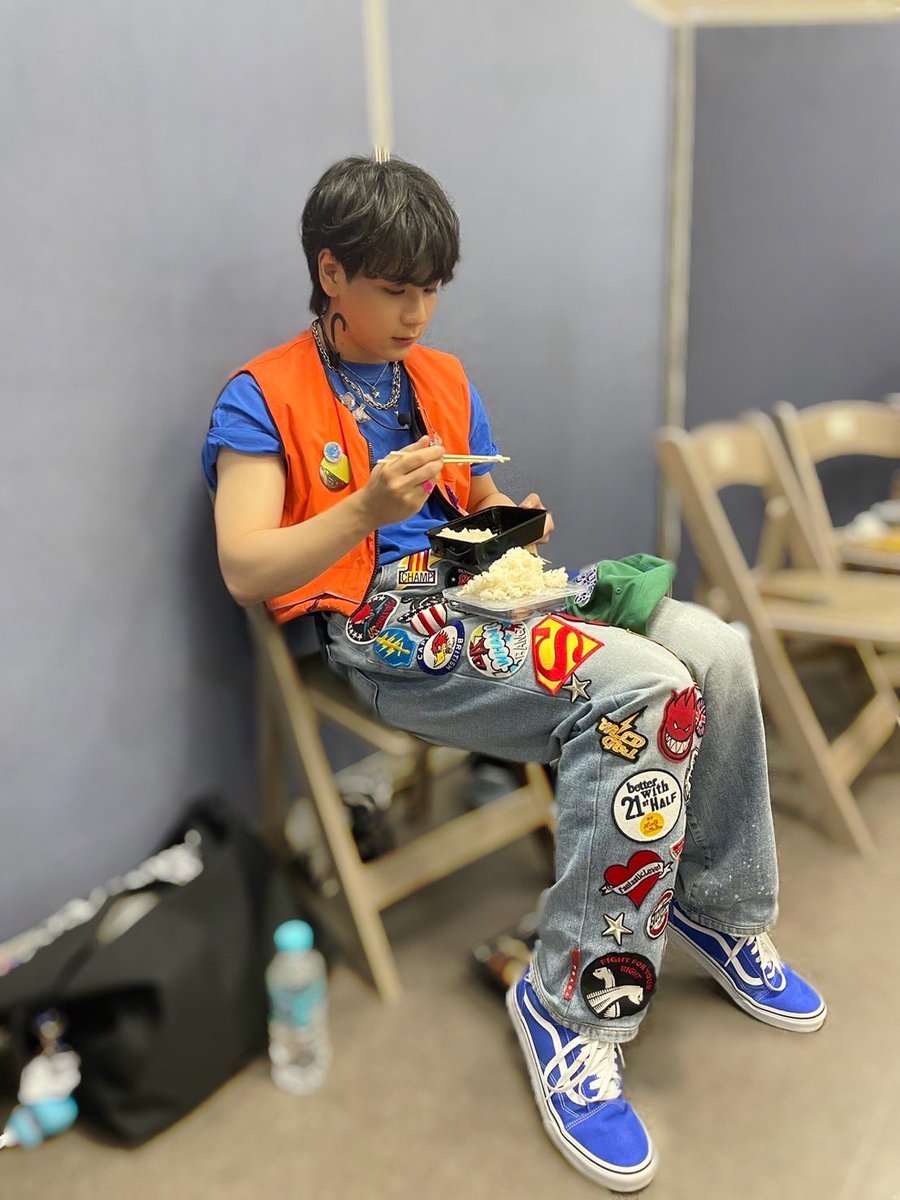 official_jo1's tweet photo. [#川尻蓮]
「HITCHHIKER」リリースありがとうございますー！🚗🚗
いっぱい聞いて楽しんでくれると嬉しいですー✨

#HITCHHIKER
#JO1 #KAWASHIRIREN https://t.co/rXHyEJF5lR