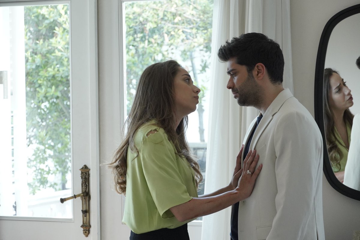 ShowTV's tweet photo. #DoğAy ilişkisi günden güne ilerliyor!
#KızılcıkŞerbeti'nin yeni bölüm fotoğrafları yayında📸 @kizilcikshowtv 

Galeri için👉 https://t.co/zzKCSlXJFp https://t.co/fVQyDGnYbf