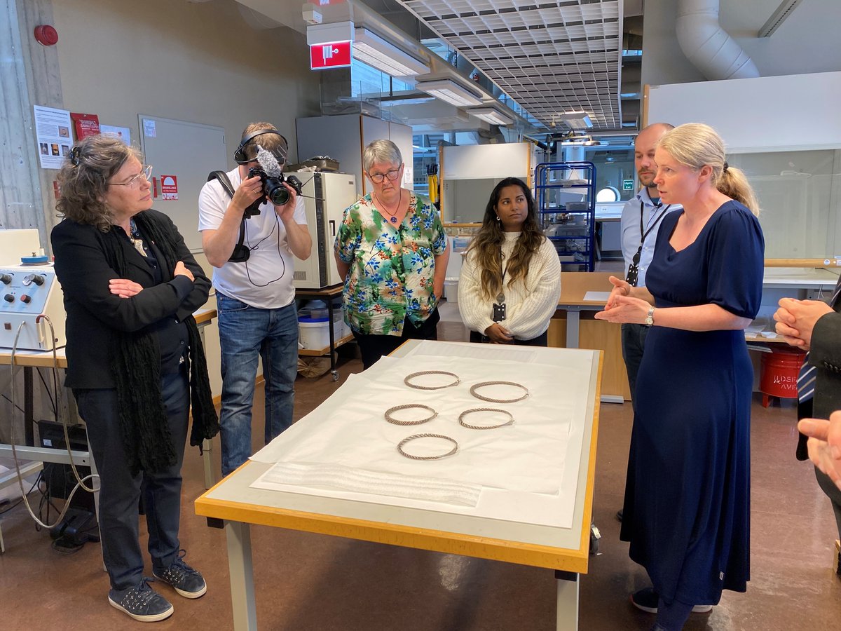 Saviez-vous qu’un trésor viking retrouvé dans les fjords il y a 250 ans reliait la France et la Norvège ? Plongez-vous avec nous dans cette enquête insolite qui mêle archéologie et diplomatie 🔎

👉 no.ambafrance.org/A-la-recherche…