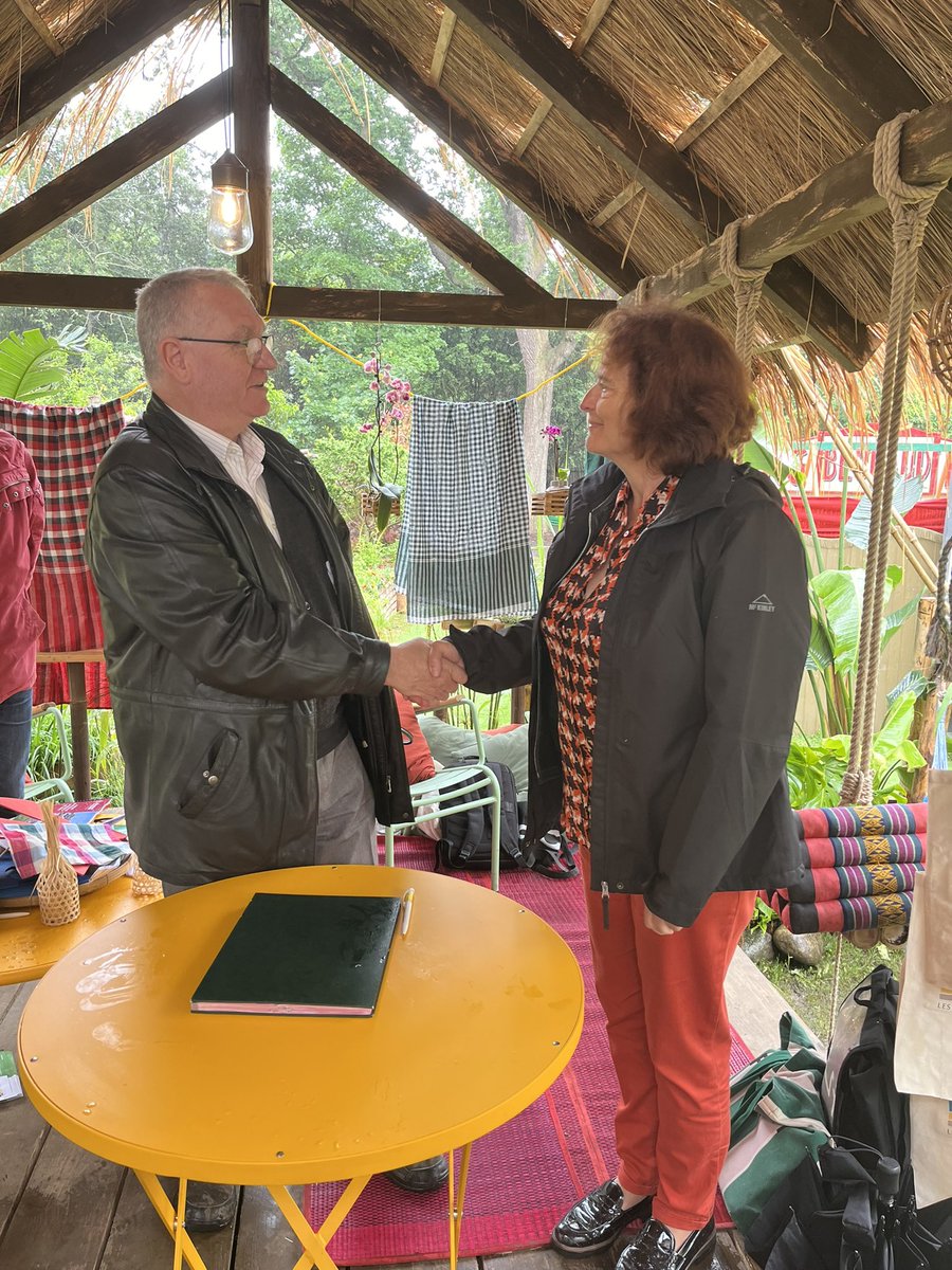 Les Entreprises du Paysage (@lesentdupaysage) on Twitter photo Signature d’un partenariat avec @ASTREDHOR durant l'événement <a href="/jardinsjardin/">Jardins, jardin</a> ! 🤝🪴
Ce partenariat, symbole de notre engagement commun, vise à valoriser et développer les compétences de nos professionnels du paysage.
#JardinsJardin #Unep #Astredhor #Partenariat #Formation Signature d’un partenariat avec @ASTREDHOR durant l'événement <a href="/jardinsjardin/">Jardins, jardin</a> ! 🤝🪴
Ce partenariat, symbole de notre engagement commun, vise à valoriser et développer les compétences de nos professionnels du paysage.
#JardinsJardin #Unep #Astredhor #Partenariat #Formation