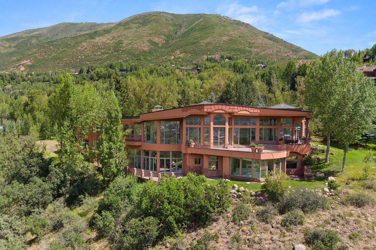 Exceptional Aspen Home With Awe-Inspiring Mountain Views 🦅 $200,000/Monthly

Listed by Emery Holton & Kendall Dalton at #DouglasElliman.

Learn more here: elliman.com/180173

#EllimanColorado #TheNextMoveIsYours
#ColoradoRealEstate #LuxuryRealEstate #LuxuryListings