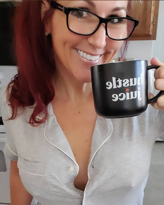 HELLLLO WEDNESDAY! ☕️💋☕️ https://t.co/ncHFpHzjhI https://t.co/ErkPmQZXgE<a href="/tag/momlife"class="tags"><span>#momlife</span></a><a href="/tag/queen"class="tags"><span>#queen</span></a><a href="/tag/charlotte"class="tags"><span>#charlotte</span></a><a href="/tag/fridaymotivation%20"class="tags"><span>#fridaymotivation </span></a>