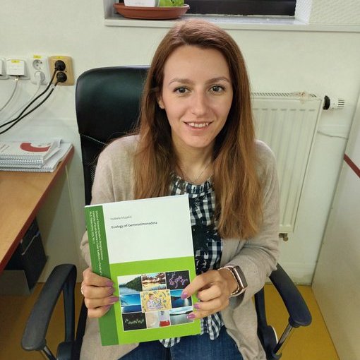 apb_lab's tweet image. Izabel Mujakić has received a Postdoc fellowship from the Czech Academy of Sciences to continue her work on evolution of phototrophic Gemmatimonadota. Congratulations Izabela! 👍