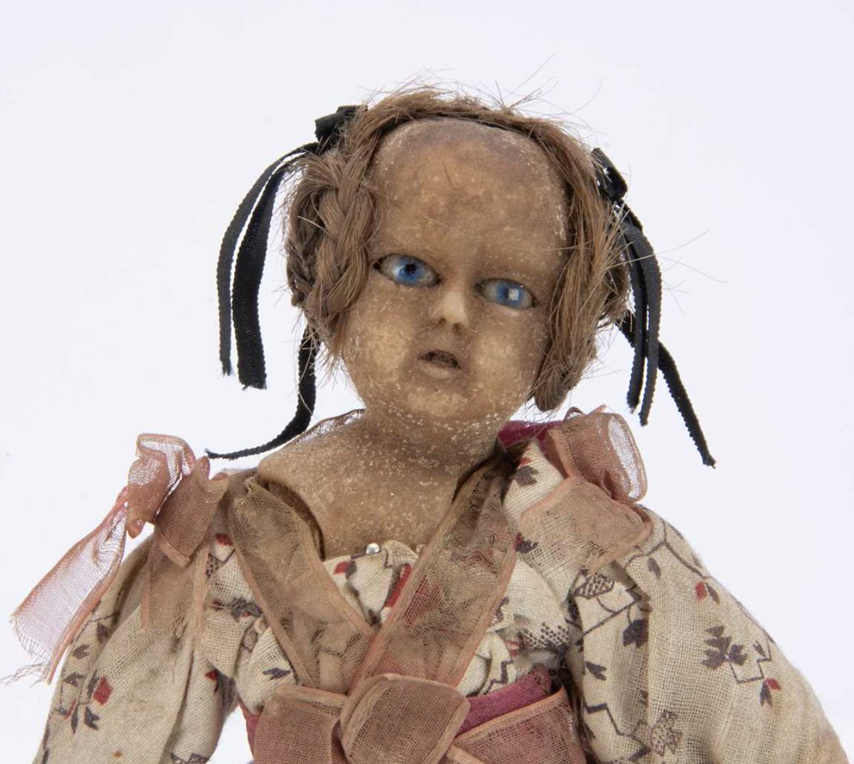 If any of you are looking for a piece of the 18th century to haunt your dreams forever, may I suggest this? Up for auction next month! the-saleroom.com/en-gb/auction-…