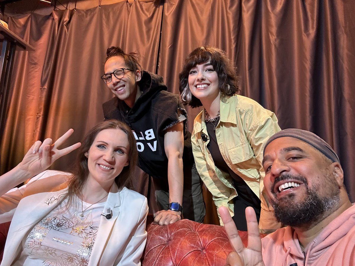 lydia__am's tweet photo. Merci de nous avoir suivis sur cette émission trop intéressante !! Des replays seront dispos dès demain sur YouTube et la VOD complète dès dimanche ✨✨
Et merci à nos invités @DamDamOfficial @dazjdm d’avoir partagé un peu de leur rapport aux vêtements et à leur image https://t.co/wgvaHLCh3x