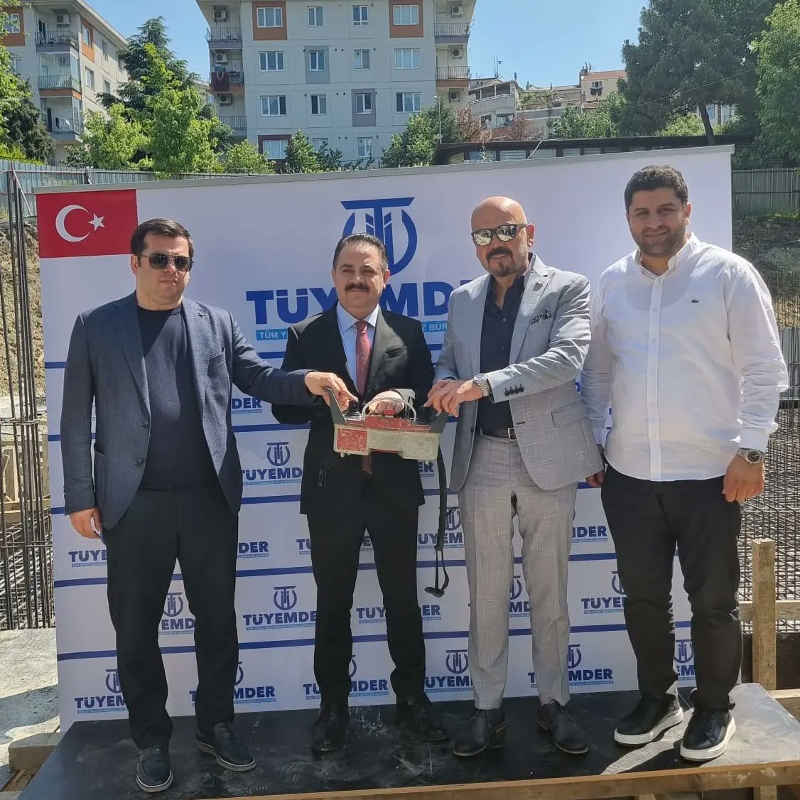 TUYEMDER's tweet photo. TÜYEMDER Anaokulu projemizde, Bayrampaşa Kaymakamımız Sn. Dr. Soner Şenel ve Derneğimizin Yönetim Kurulunun katılımları ile temel betonu dökülmektedir.
Hayırlı olmasını dileriz.
Bir kez daha tüm bağışçılarımıza çok teşekkür ederiz. https://t.co/4urvIhZFns