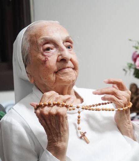 🇧🇷A freira mais idosa do mundo é a brasileira Innah Canabarro Lucas, ela fará 116 anos em 08 de junho. 

A freira nasceu em 1908 em São Francisco de Assis, Rio Grande do Sul. Que Deus a fortaleça!
