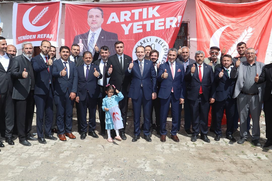 Genel Başkanımız Dr. Fatih Erbakan, 2 Haziran'da belediye başkanlığı seçiminin yeniden yapılacağı #Sivas'ın #Güneykaya beldesinde #Güneykaya halkına hitap etti.

#YenidenRefah #AhlaklıBelediyecilik #rprefahpartisi #erbakanfatih #rprefahkonya #rprefahofficial #rprefahmerkez