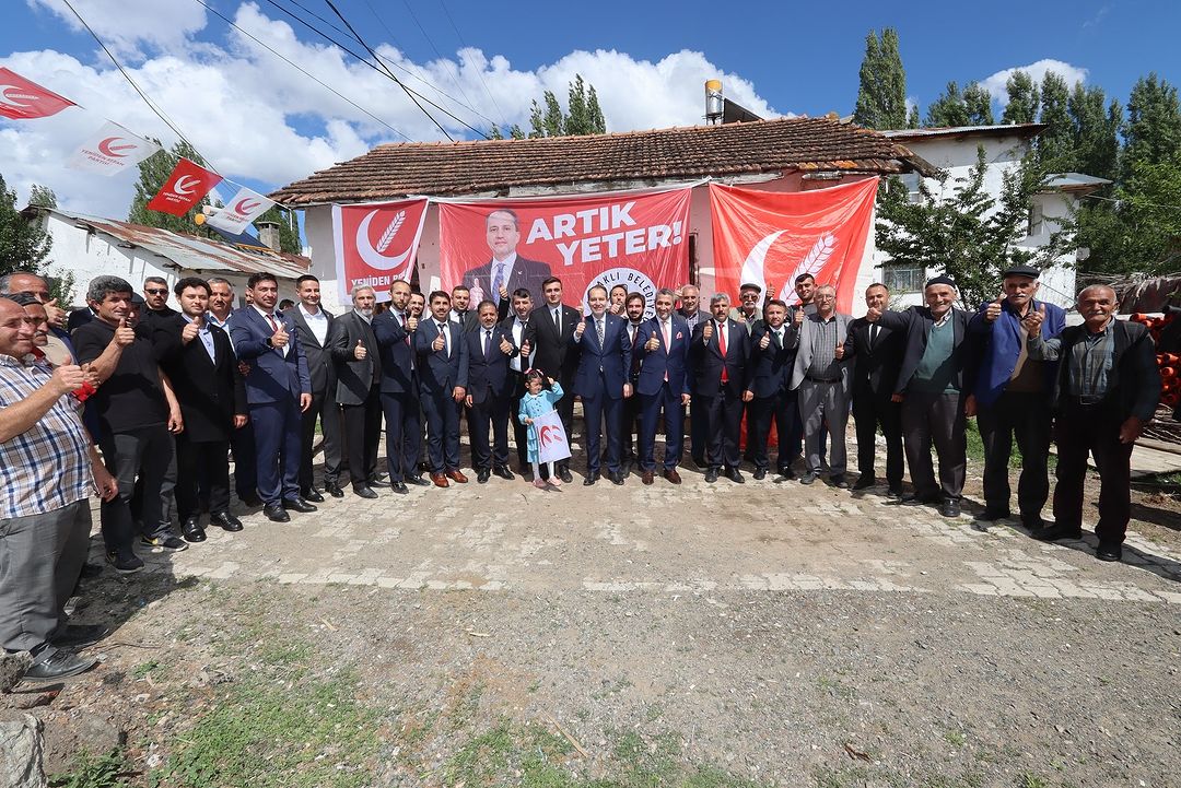 Genel Başkanımız Dr. Fatih Erbakan, 2 Haziran'da belediye başkanlığı seçiminin yeniden yapılacağı #Sivas'ın #Güneykaya beldesinde #Güneykaya halkına hitap etti.

#YenidenRefah #AhlaklıBelediyecilik #rprefahpartisi #erbakanfatih #rprefahkonya #rprefahofficial #rprefahmerkez