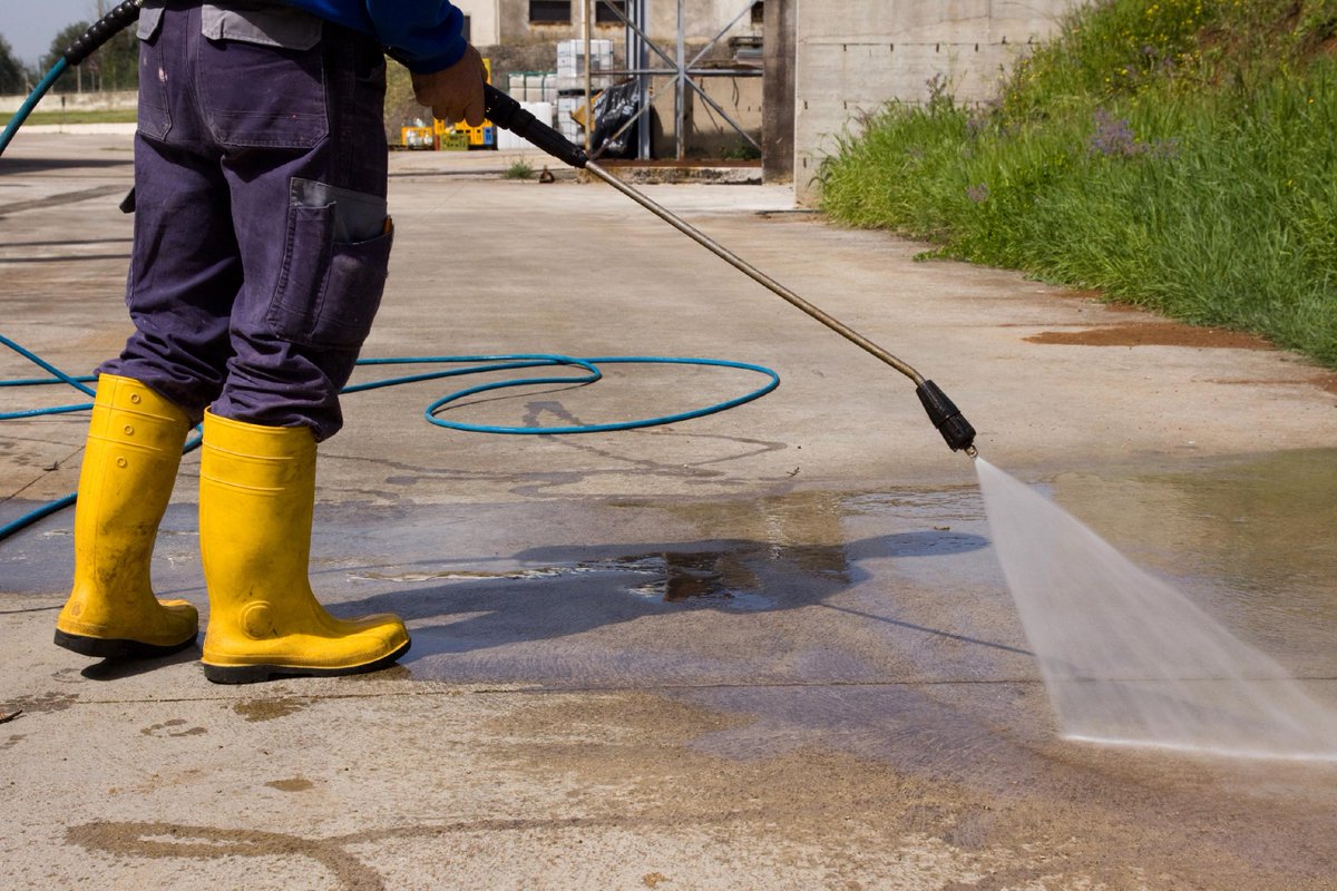 DeshazoRoof's tweet image. Pressure washing can do wonders for the exterior of your home or business. Contact us for a thorough and efficient cleaning today! #PressureWashing #CleanExterior