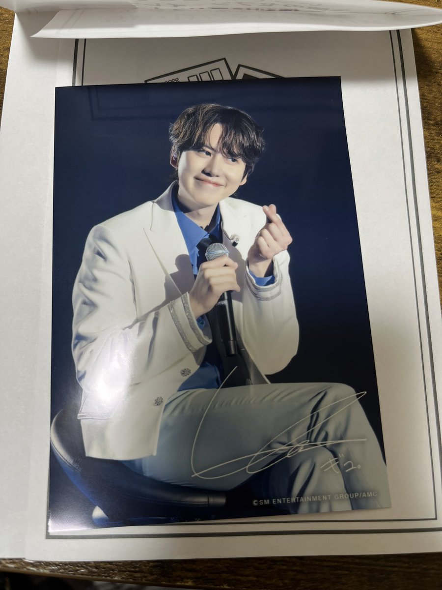 0501_1989's tweet photo. 【交換希望】
SUPER JUNIOR セブンイレブン
ランダムブロマイド L判

【譲】
vol.3キュヒョンサイン有り

【求】
vol.3イェソン　サイン有り

郵送での交換希望です。
宜しくお願いします。 https://t.co/pStxVEpxvL