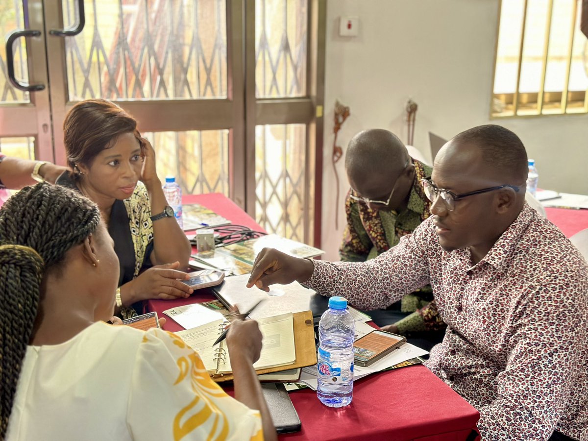 Our media kick start today's training session with a group work to sharpen their skills in⤵️ ✅developing effective workplans with #peace messaging ✅fact-based reporting techniques ✅understanding the importance of media accountability in promoting truth for peaceful society