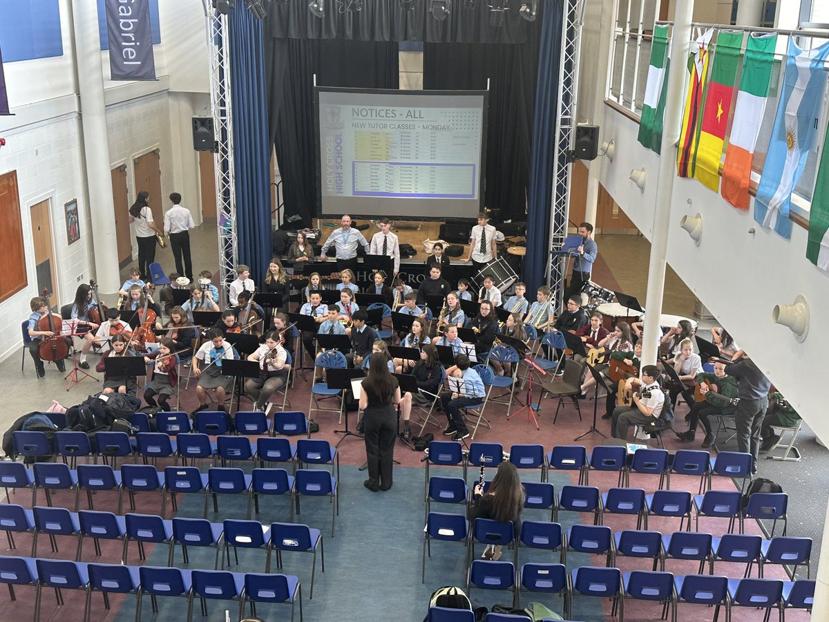 holycrossham's tweet photo. Our P7 children getting ready for todays performance 🎼🎷🎺🥁🎻🎸 https://t.co/KE4EAns1NK