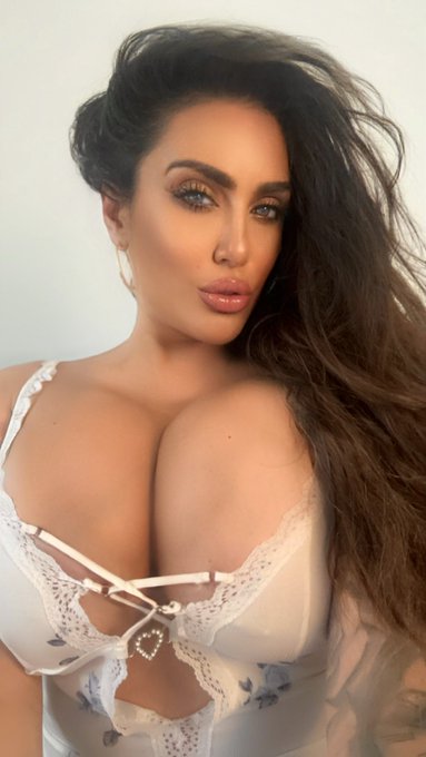 Taking skpe &amp; video call bookings today 😈Dm or comment to book your slot now 🎬😈😘😘 https://t.co/UHkyO