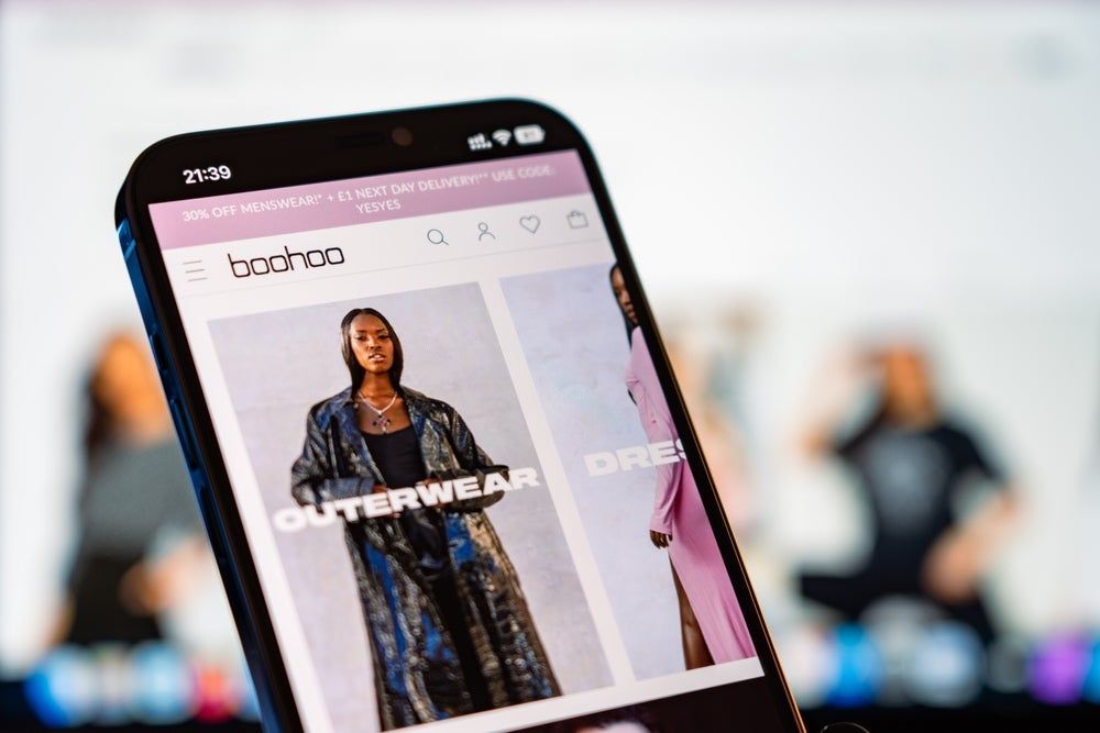 UK-based online fashion retailer Boohoo has decided against paying its directors £1m ($1.27m) in bonuses following its lacklustre FY24 results. @boohoo #directorbonus #UKretail #JSDaily buff.ly/3UX9bmt