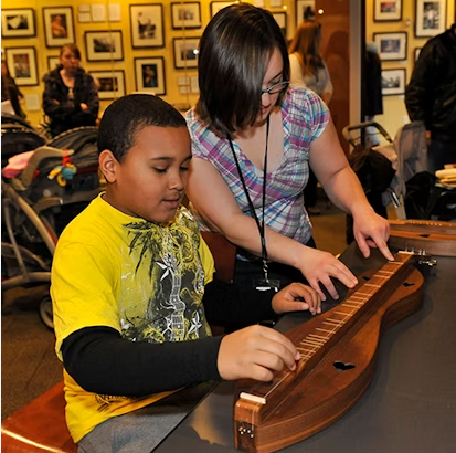 Musical Instrument Petting Zoo?! We're in! 👏 🎶 Our friends at the @countrymusichof are giving Tennessee students a chance to try new and familiar instruments TODAY! Check it out! ⬇️ countrymusichalloffame.org/calendar/famil…