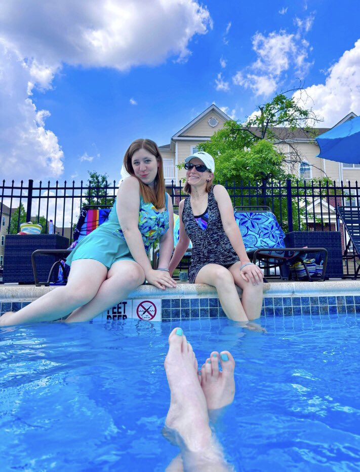 Strike a (mermaid) pose! 🧜🏻‍♀️

#Summer #PoolDay #MemorialDayWeekend