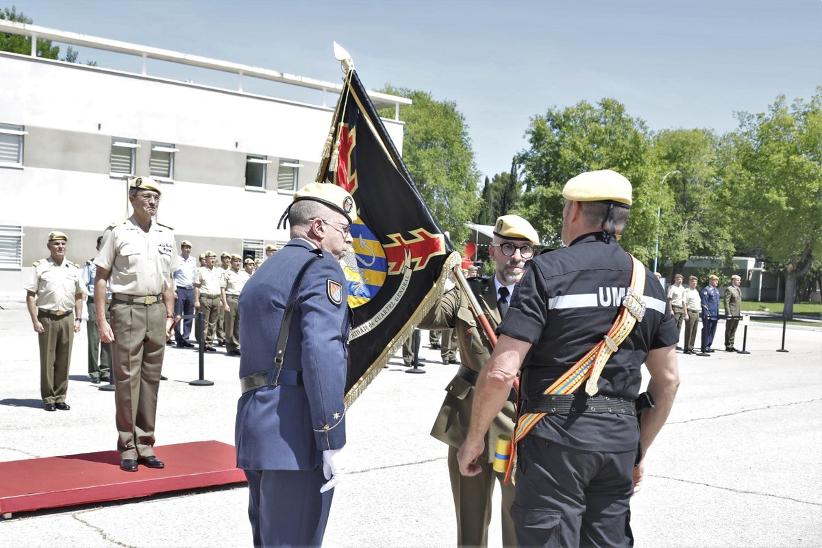 UMEgob's tweet image. El comandante Álvaro García Naharro toma el Mando de la Unidad del Cuartel General, unidad que proporciona al #CG y a la #EMES la seguridad, servicios y apoyos que requieren.

Bienvenido de nuevo a la #UME comandante, te deseamos mucho acierto al frente de la #UCG 🫡