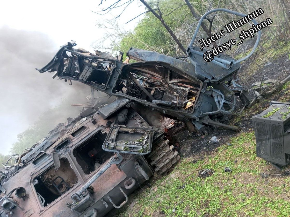 🔥| Destroyed 🇷🇺Russian self-propelled firing system 9A310M1-2 of the Buk-M1-2 air defense system. According to the source, the attack was carried out by a FPV drone. The loaded missiles detonated and it torn apart. Interestingly, this system was located ~100km from the front.