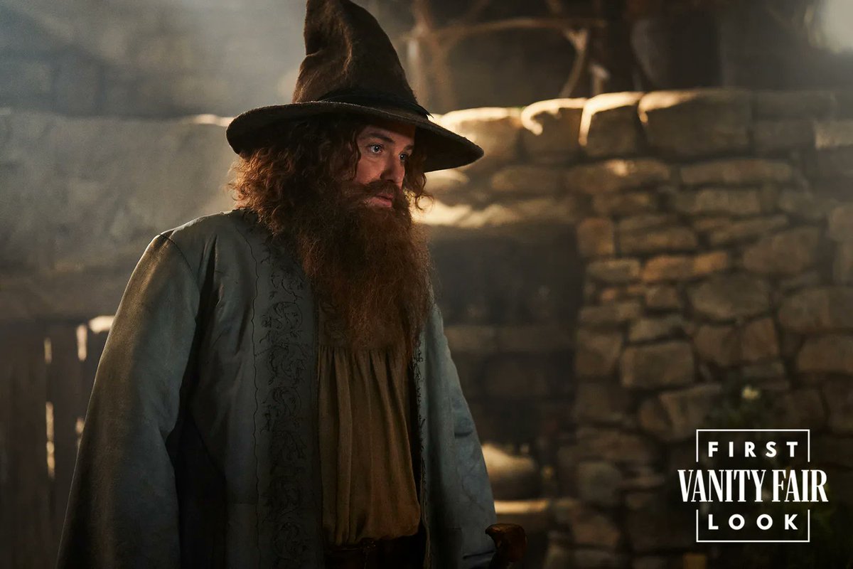 Tom Bombadil has been revealed for Rings of Power Season 2!  He's played by Rory Kinnear and will apparently meet the Stranger...

Article from @VanityFair : vanityfair.com/hollywood/stor…