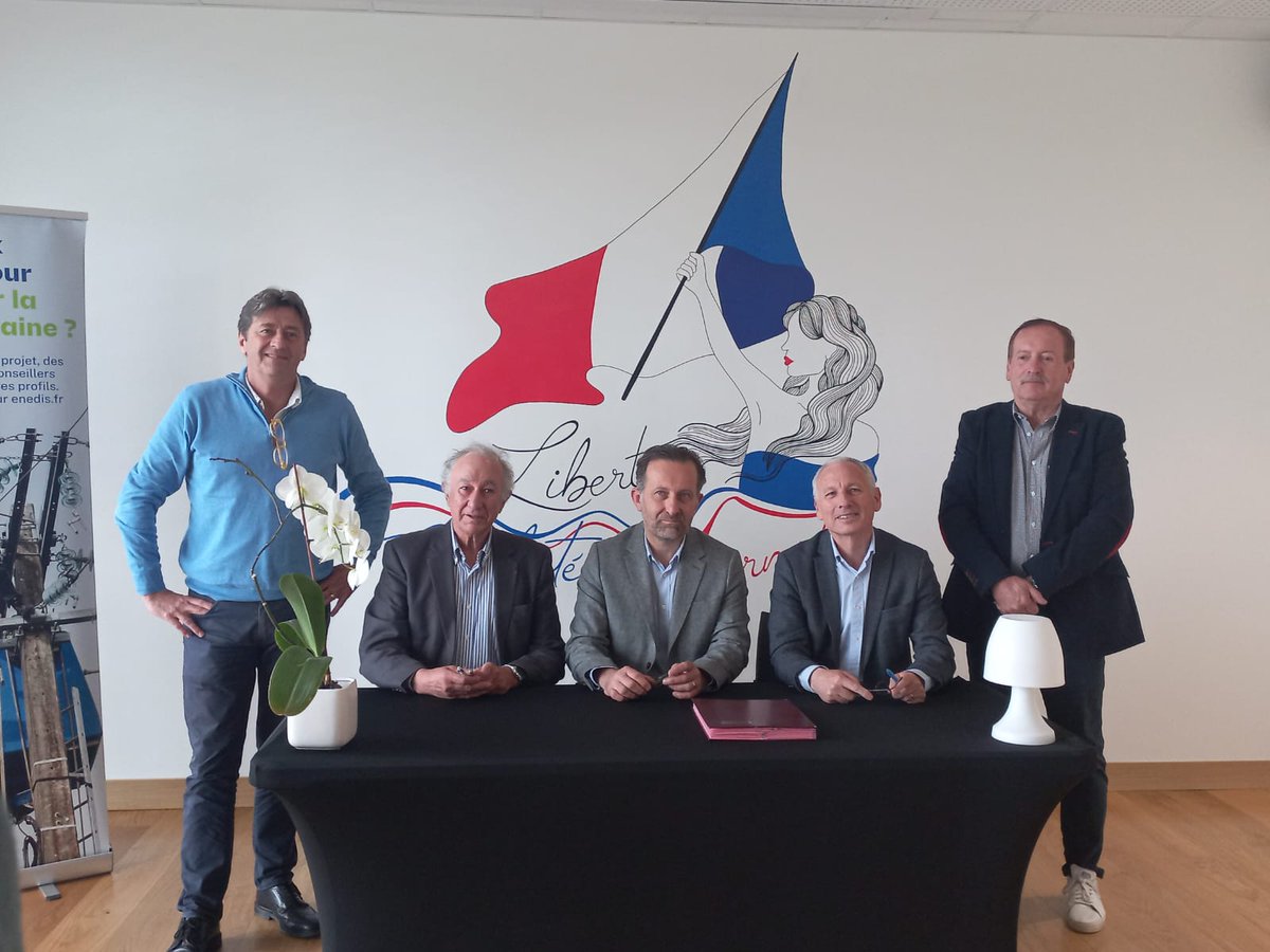 Ce mercredi 29 mai à Lacanau, Enedis a signé une convention de partenariat avec le Parc Naturel régional Médoc et le Syndicat International d'Électrification du Médoc pour accompagner la transition énergétique dans les territoires.  #servicepublic