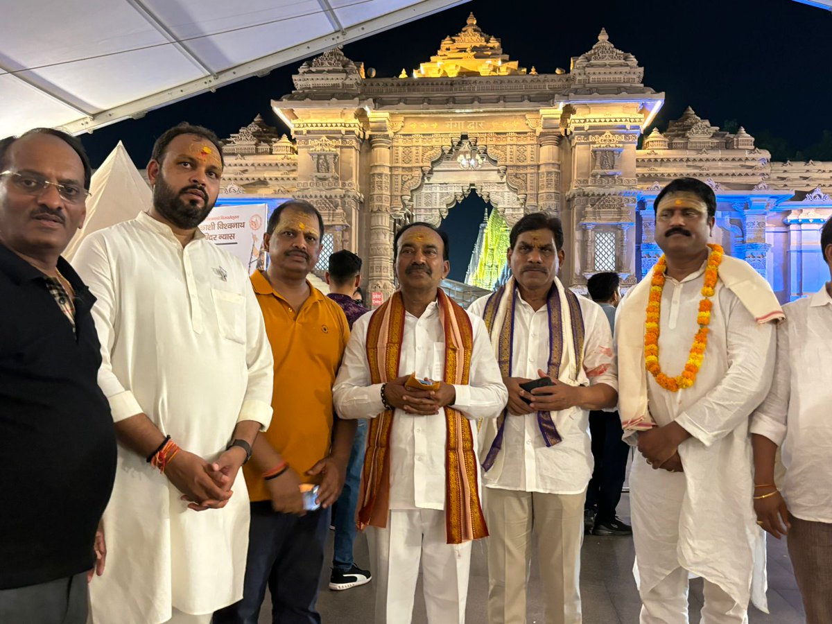 Sought the blessings of Baba Vishwanath in #Varanasi alongside BJP Senior Leader @Eatala_Rajender ji and Zahirabad MP Shri @MPBBPATIL ji.