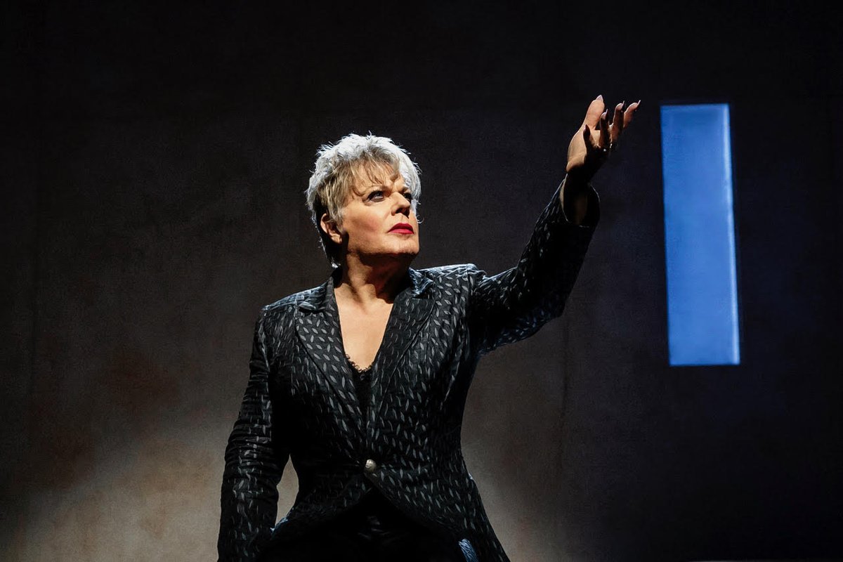 Review: Eddie Izzard: Hamlet, Riverside Studios – A baffling folly from the comedy legend, who plays all 23 roles in ‘Hamlet’, badly  timeout.com/london/theatre…