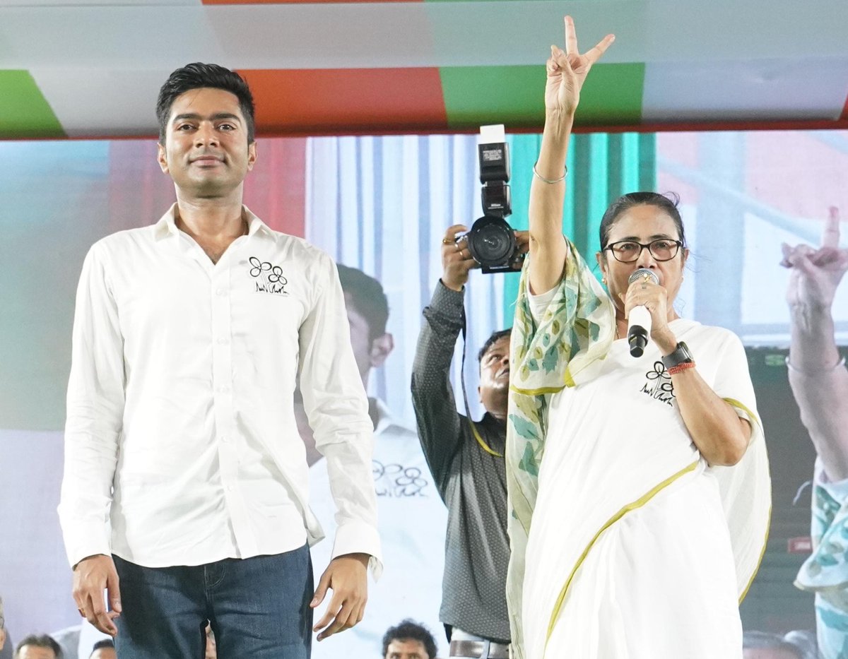 Smt. @MamataOfficial and Shri @abhishekaitc stand together, sending shivers down the spines of the Bangla-Birodhi forces. Joy Bangla!