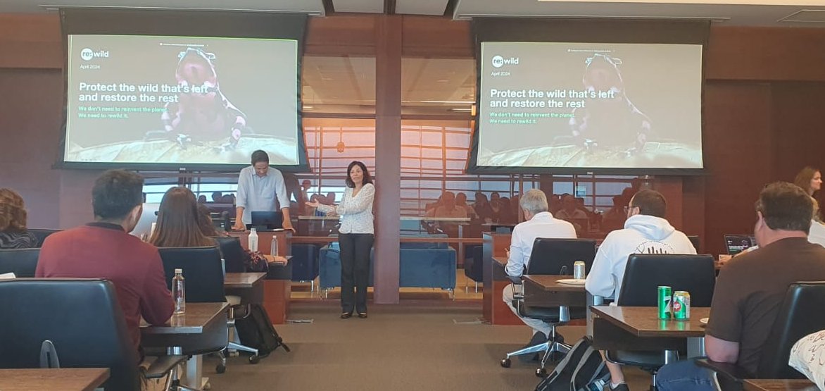 MMicrobiomesLab's tweet photo. #peixotors and #MMicrobiomesLab were glad to host a seminar presented by #RodrigoMedeiros, from @rewild: "Protect the wild that's left and restore the rest!"
What an inspiring message to our @KAUST_News students and staff!🌎💪 https://t.co/lzmGkG0mfz
