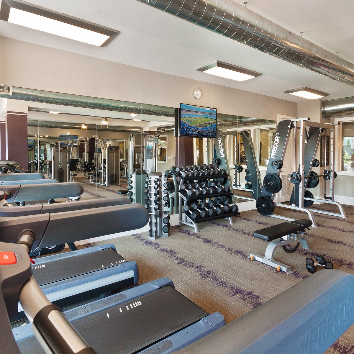 Have you worked out in our fully-equipped fitness center? 💪

Our fitness center offers:
👟Cardio equipment
🏋️Strength equipment
💪Free weights
🧘Space to stretch

Comment your favorite piece of equipment in our fitness center.

#CharlotteApartments #silossouthend #fitnesscenter