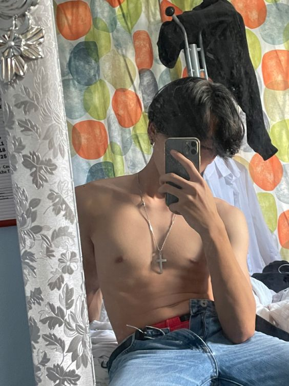 hong31178918's tweet photo. Nghe nói cứ ngồi đây đợi là sẽ được bucu anh ạ😋 https://t.co/QOuxkCR1P7