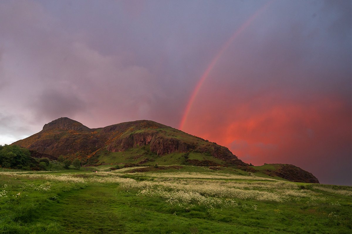 Last night's sunset popped off this rainbow on the opposite side of the sky in Edinburgh - right on the sleeping elephant's bum #Redbow #Edinburgh @welovehistory