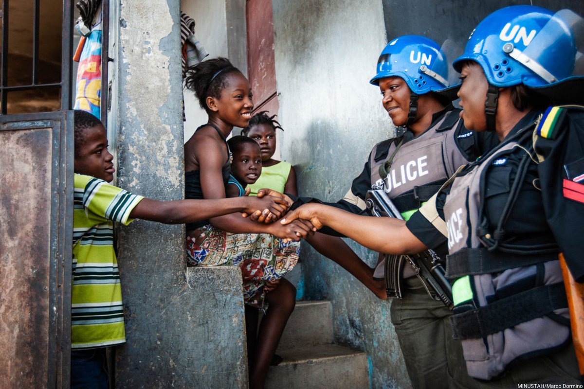 Every day, UN peacekeepers work to: 🇺🇳 Protect civilians 🇺🇳 Help achieve & maintain peace 🇺🇳 Defend human rights & much more More on @UNPeacekeeping's vital work on #PKDay: peacekeeping.un.org/en/peace-begin…