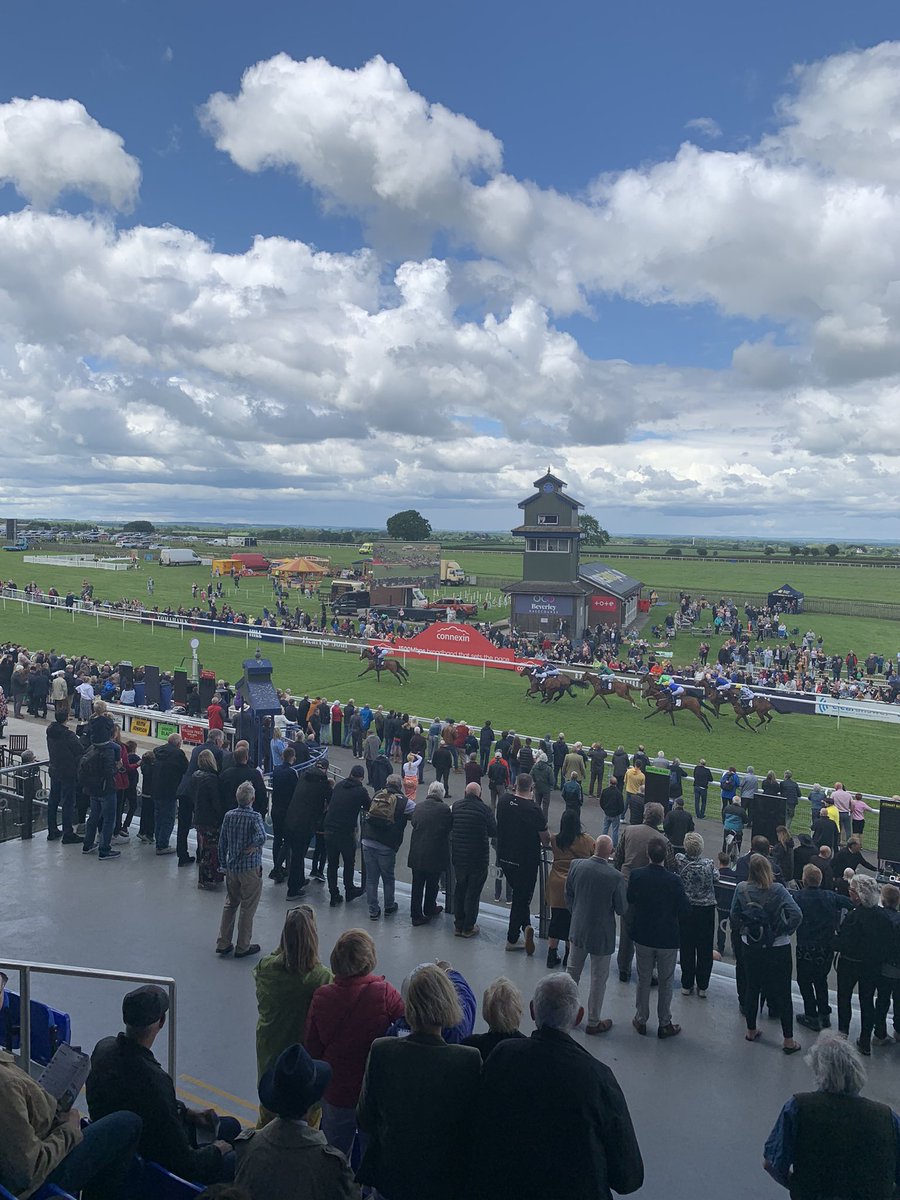 She just can’t stop winning! POWDERING makes it 3 wins from 4 and wins the Churchill Tyres Handicap Stakes for @jomason90 and @HerringtonRace 👌