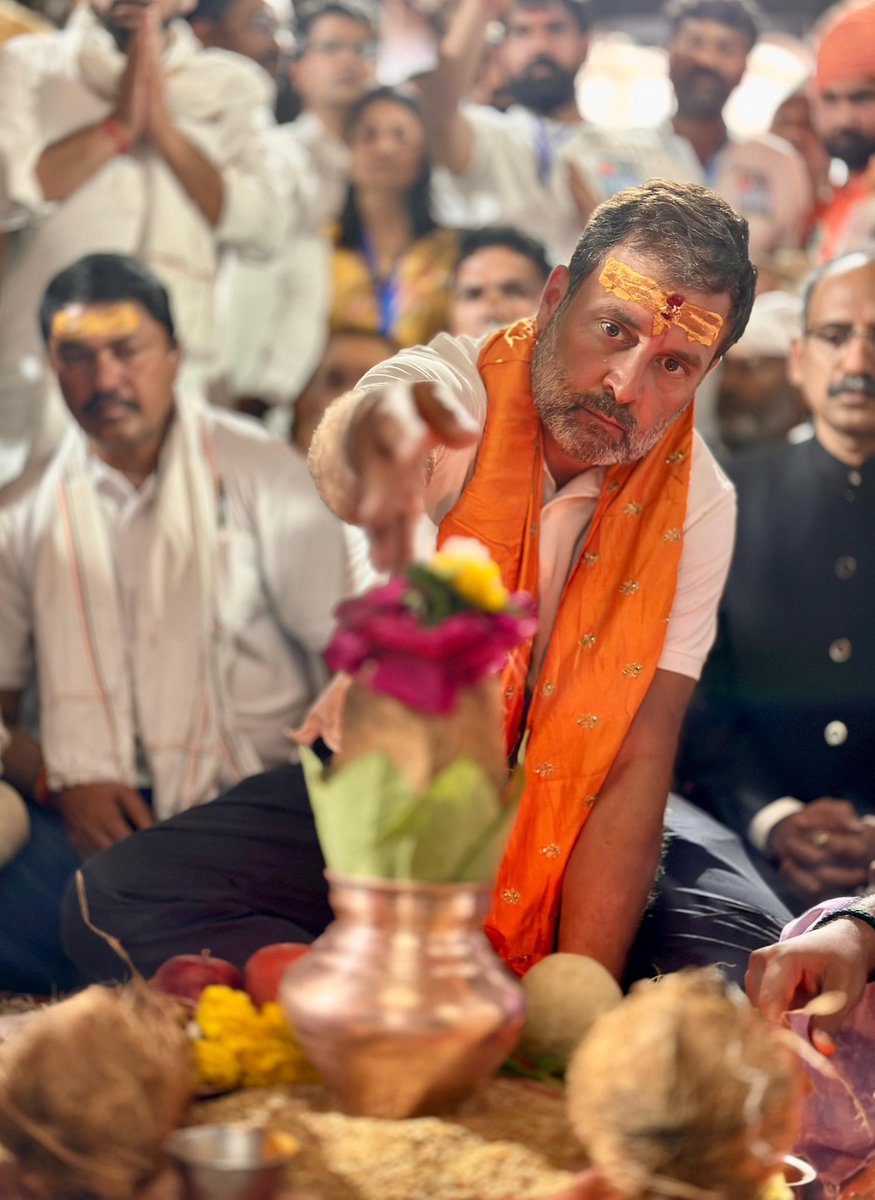 SunilM29's tweet photo. One way of looking at PM Modi's announcement of maun vrat is that BJP is not getting 272 seats on its own and Modi is desperate.
Modi is nervous and looking for ways to campaign even after the deadline has passed.
This is called FEAR OF LOSING. ✌🏻✌🏻
#INDIAwinning https://t.co/TVFiiozVyl