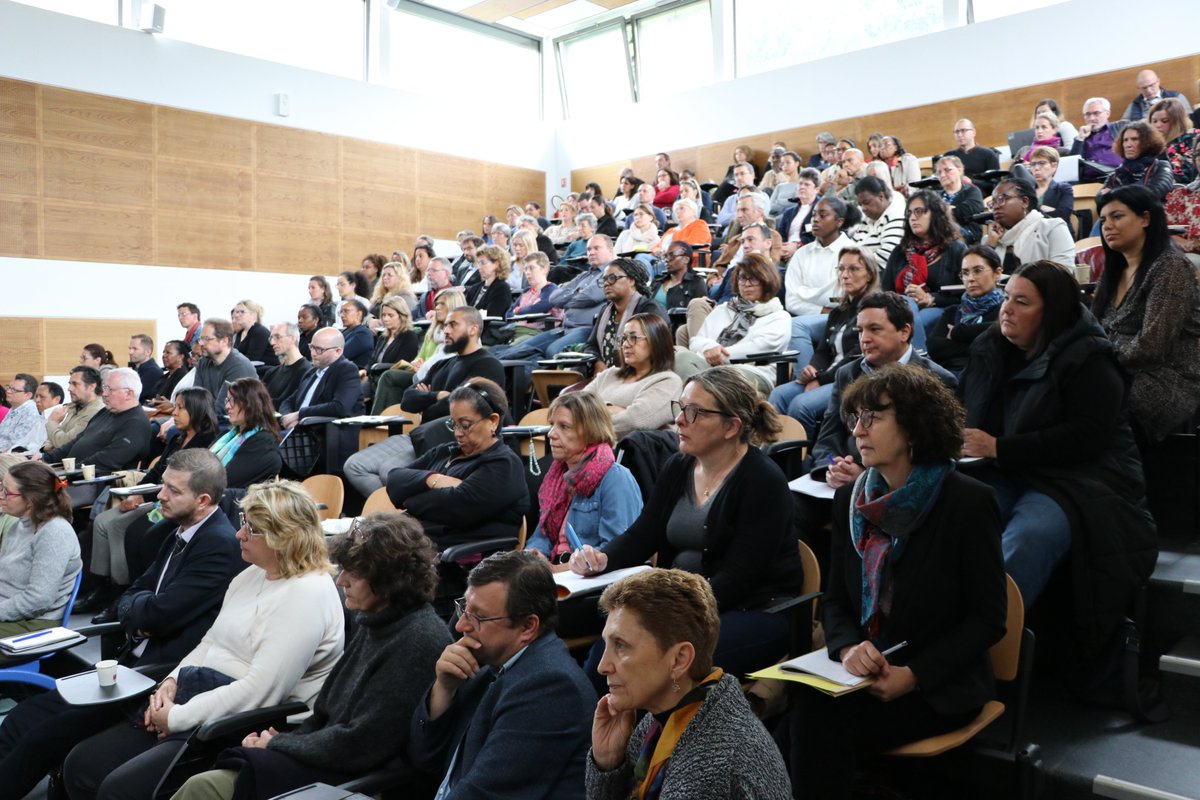 AcCreteil's tweet photo. Troisième rencontre avec les secrétaires généraux en EPLE. En déplacement ce matin au lycée Émilie-Brontë à Lognes (77), la rectrice Julie Benetti a rappelé l'importance de ces agents de l'État, clef de voûte essentielle au bon fonctionnement des établissements. https://t.co/gEEdhiRf18
