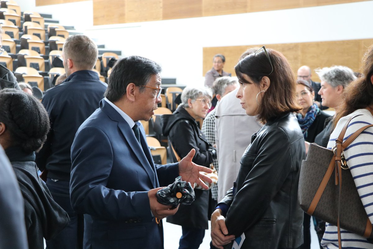 AcCreteil's tweet photo. Troisième rencontre avec les secrétaires généraux en EPLE. En déplacement ce matin au lycée Émilie-Brontë à Lognes (77), la rectrice Julie Benetti a rappelé l'importance de ces agents de l'État, clef de voûte essentielle au bon fonctionnement des établissements. https://t.co/gEEdhiRf18