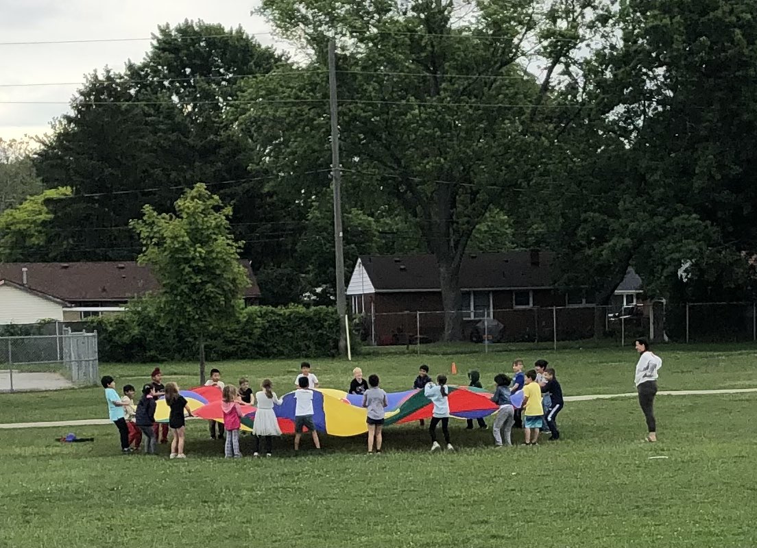 A glimpse into a day in the life of a @GlenwoodGriffin student:  Powerful learning, discussion, fun, positivity and collaboration. #balanced #reflective #ibpyp @gecdsbpro