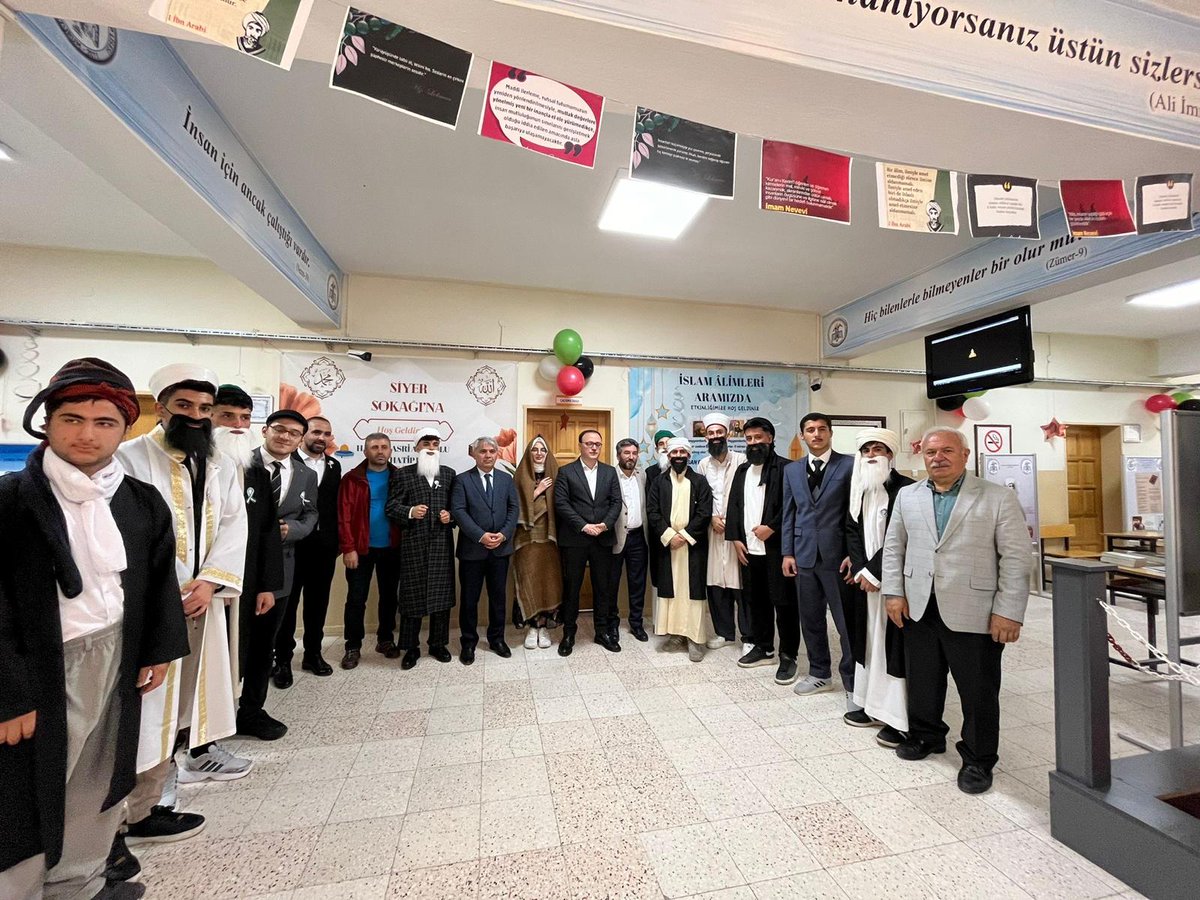 Hasan Basri Anadolu İmam Hatip Lisesi öğrencilerinin organize ettiği "İslam Alimleri Aramızda ve Siyer Sokağı "etkinliğine katıldık. Okul yönetimine, öğretmenlerimize ve kıymetli öğrencilerimize bu güzel etkinlik için çok teşekkür ederiz.
<a href="/_aliyalcin_/">Ali YALÇIN</a> 
<a href="/EgitimBirSen/">Eğitim-Bir-Sen</a>