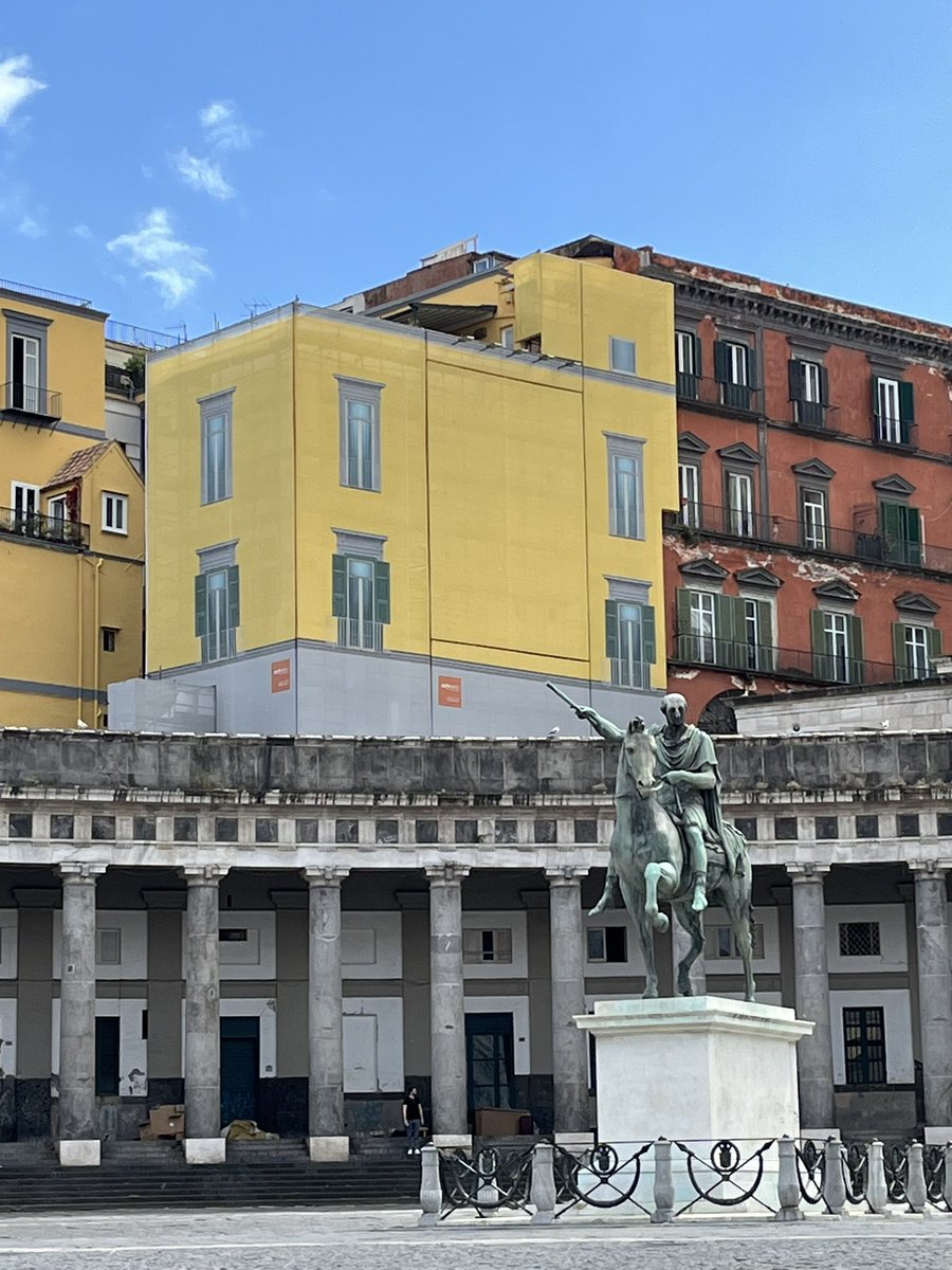 Oxfordview's tweet photo. #compulsivehoardings #Napoli Someone has been very thoughtful here. As well as protecting the view of the square, the hoarding keeps the vista from inside the palace looking special. https://t.co/QMmVJXOEiW