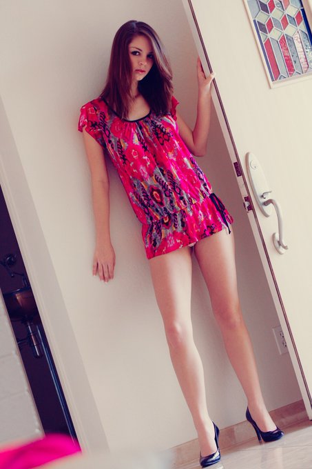 Sunkissed and feeling blissed. 🌞✨  Studio @ModelsOfTYM  Production @TheEmslieAgency  Community @Follw_Official  🔗<a class="tags" href="/tag/modelsoftym">@modelsoftym</a>