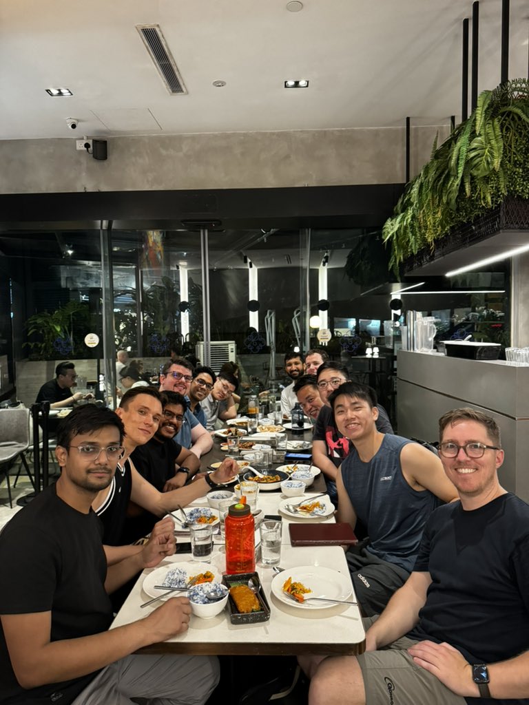 Singapore dinner with <a href="/swyx/">swyx</a> @TheNamanKumar <a href="/attfarhan/">Farhan Attamimi</a> <a href="/valerybugakov/">Valery Bugakov</a> <a href="/toolmantim/">Tim Lucas</a> <a href="/erikseliger/">Erik Seliger</a> <a href="/SagtaniHitesh/">Hitesh Sagtani</a> and more cool people!
